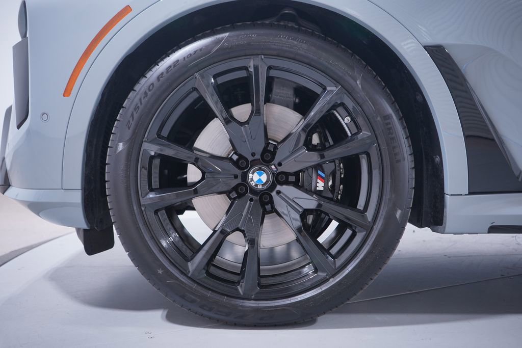 Used 2026 BMW X7 xDrive40i w/ M Sport Package AWD/4WD image 2