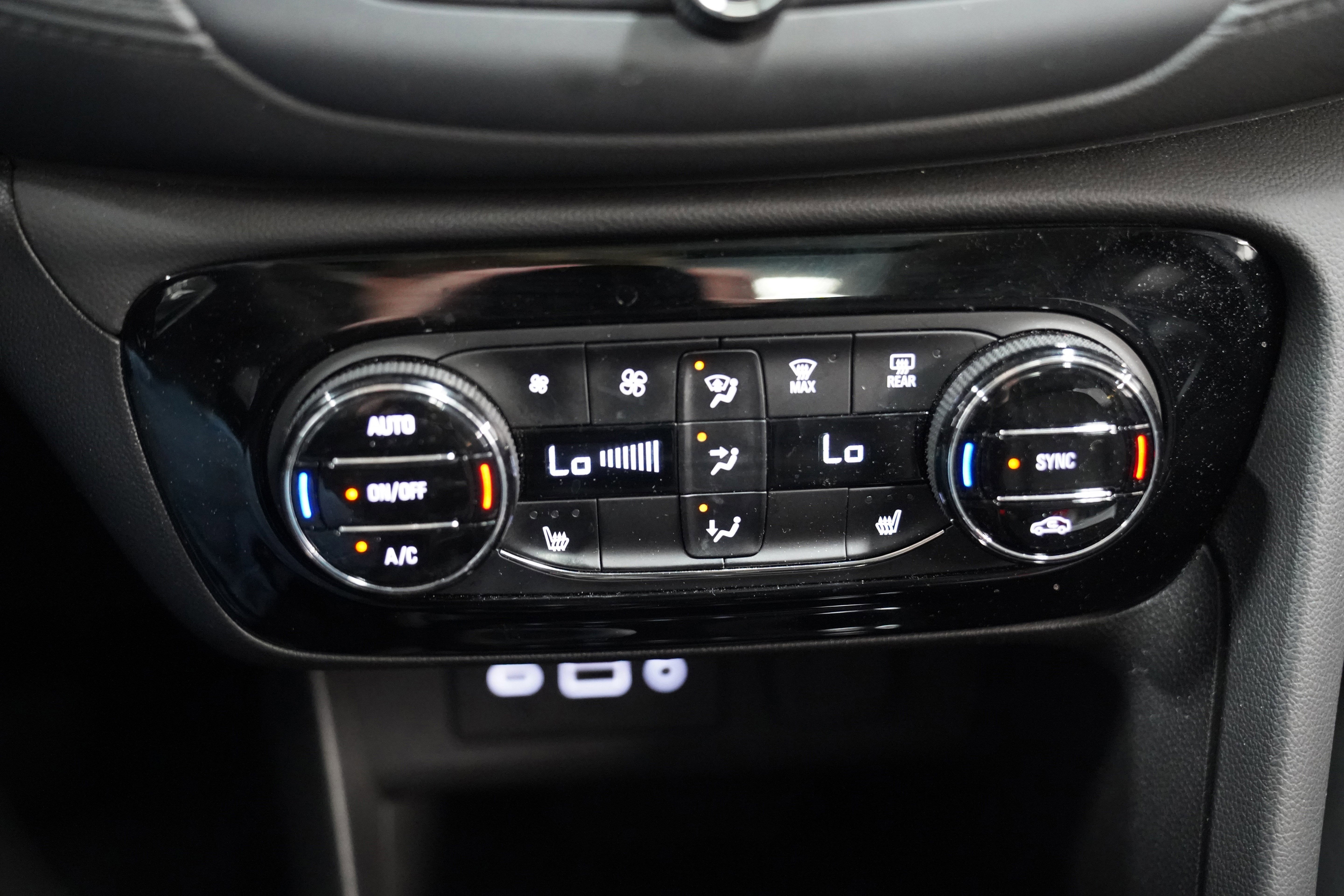 Used 2022 Buick Encore GX Essence w/ Experience Buick Package image 18