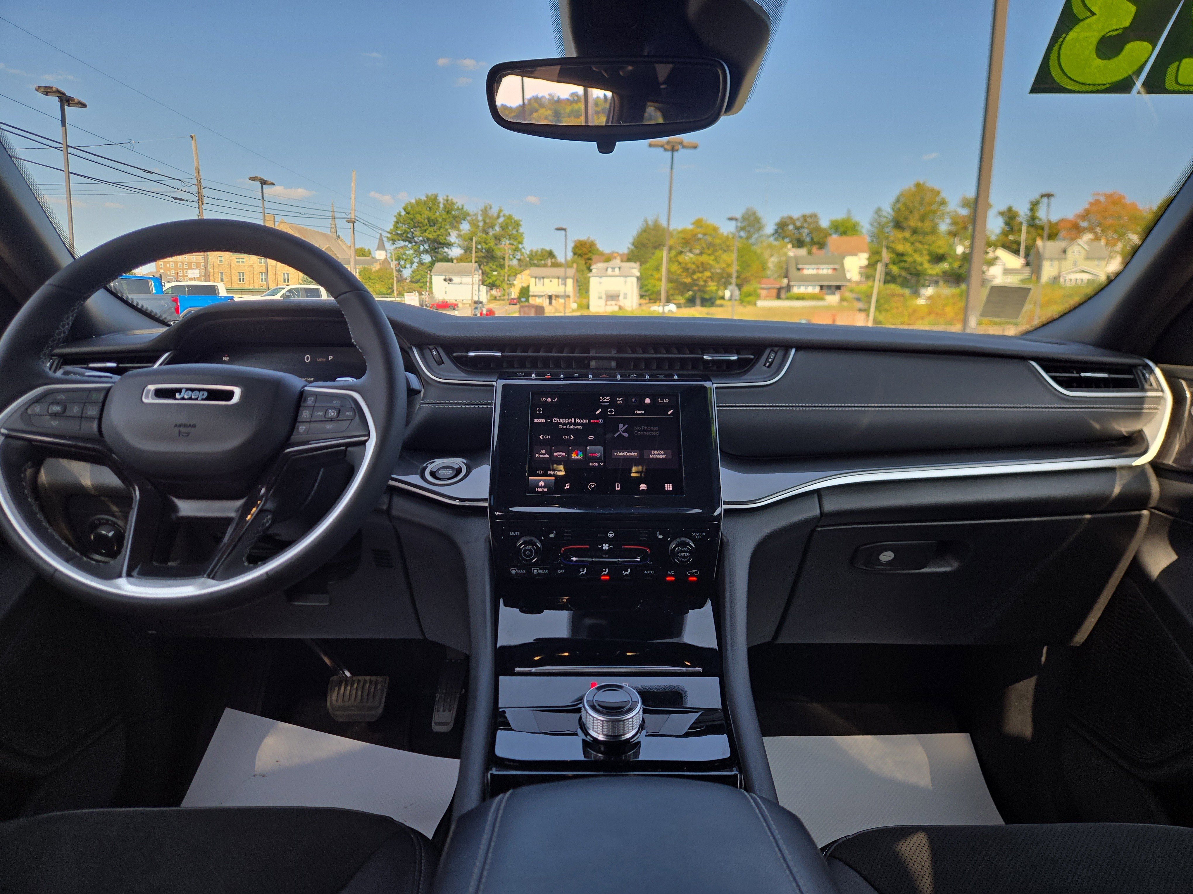 Used 2023 Jeep Grand Cherokee Altitude image 14