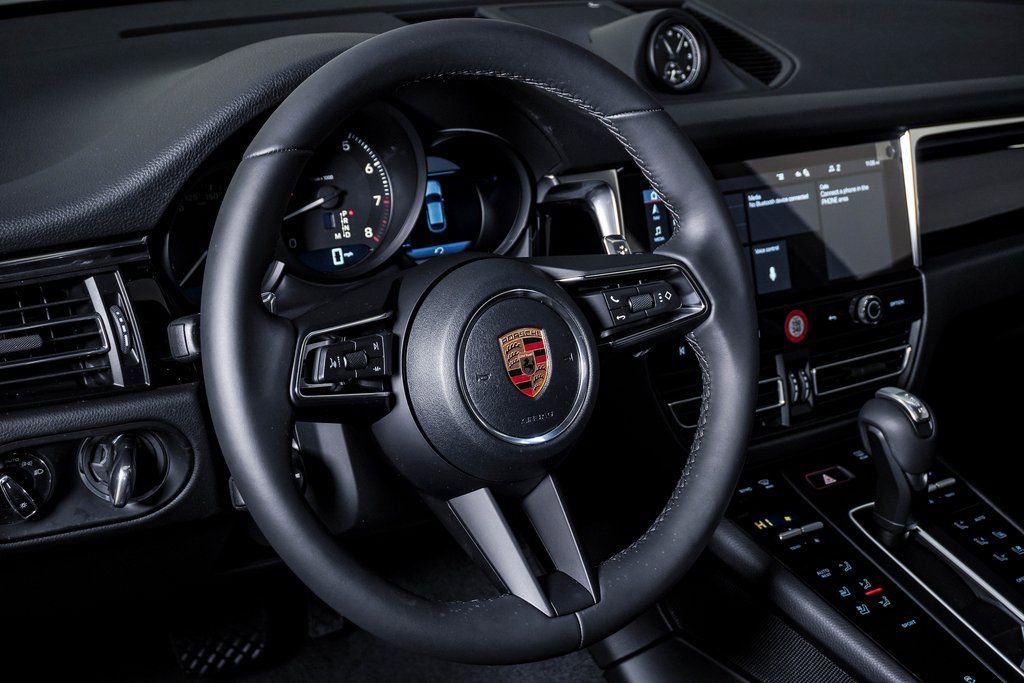 New 2026 Porsche Macan image 18