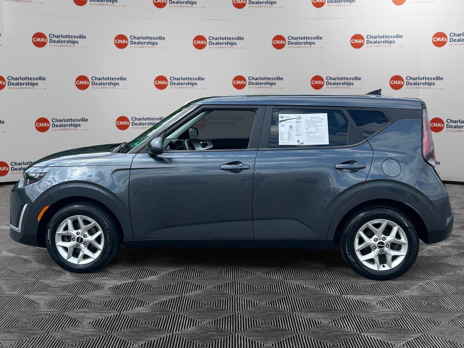 Used 2023 Kia Soul LX w/ Option Group 015 FWD image 2