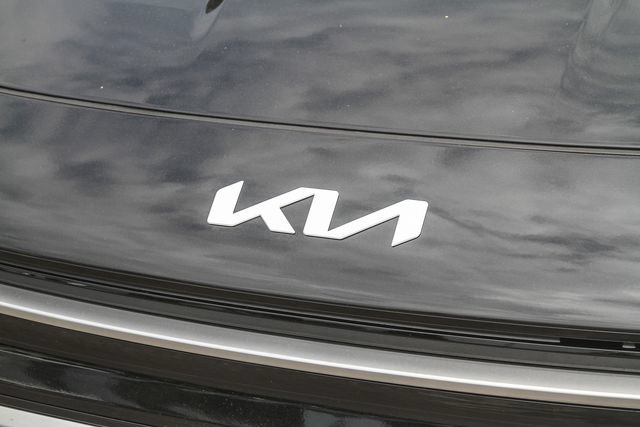 Used 2023 Kia Niro SX Touring FWD image 7