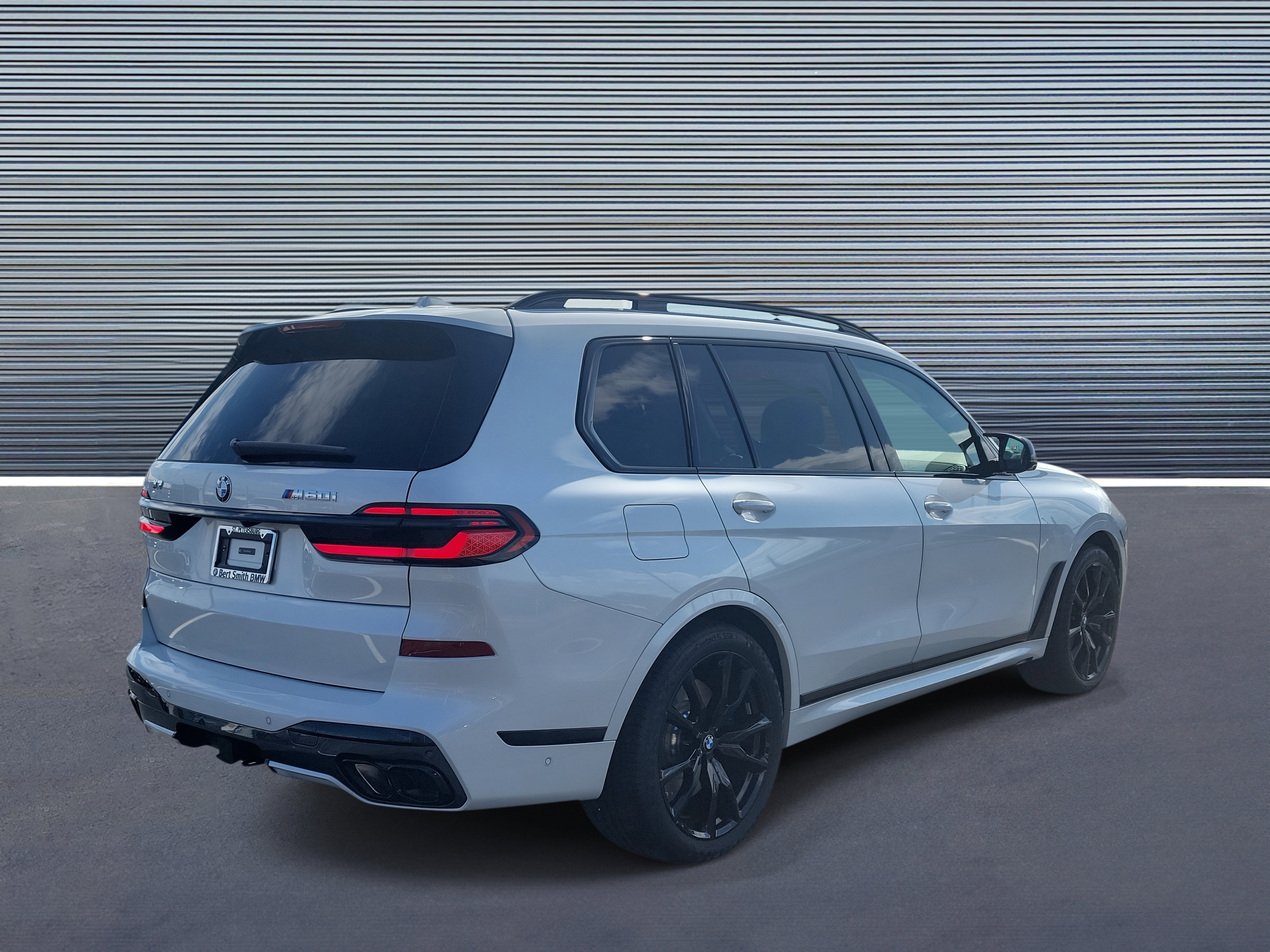 New 2026 BMW X7 M60i image 3