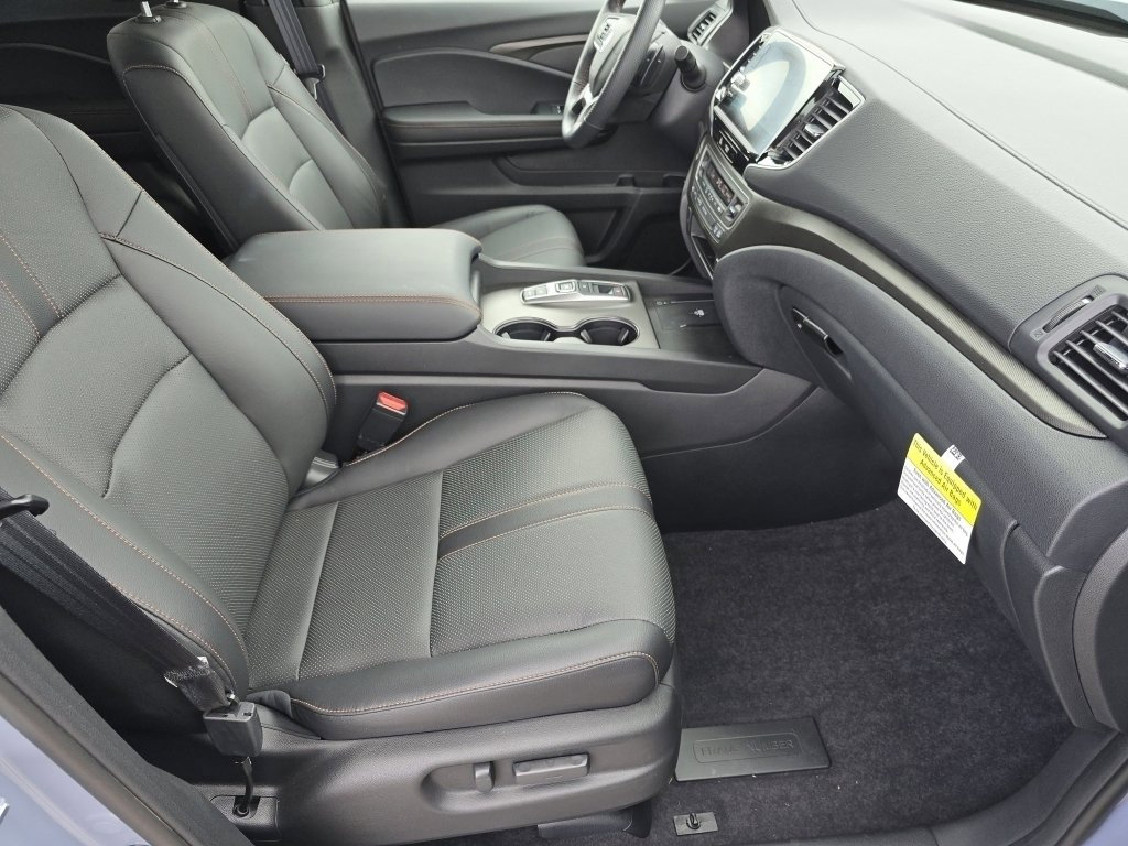 Used 2025 Honda Ridgeline TrailSport image 11