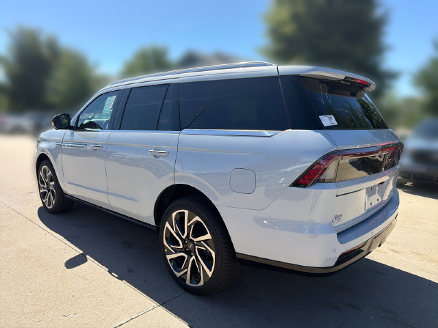 New 2026 Lincoln Navigator Reserve AWD/4WD image 9