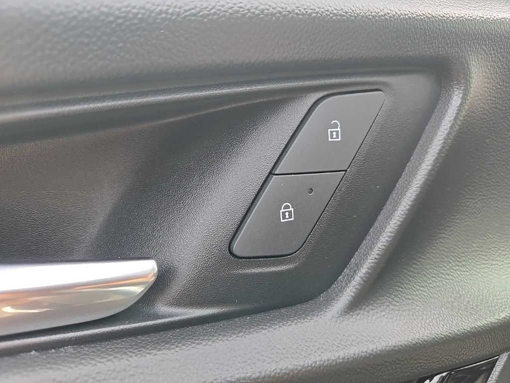 Used 2025 Chevrolet Equinox LT w/ Convenience Package II FWD image 27