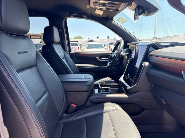 Used 2025 GMC Yukon XL Denali AWD/4WD image 36