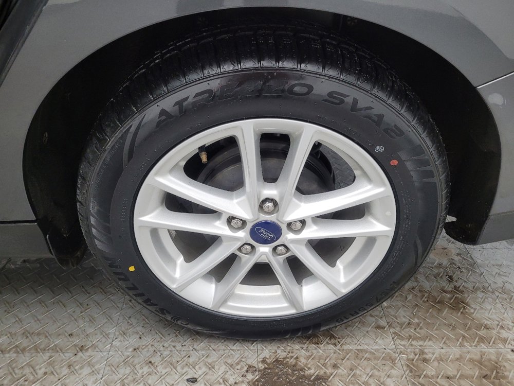 Used 2016 Ford Focus SE w/ SE Cold Weather Package image 31