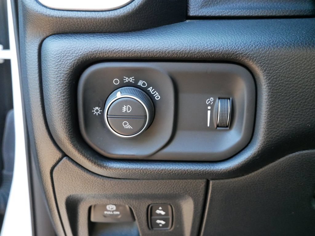 Used 2023 RAM 1500 Big Horn AWD/4WD image 16