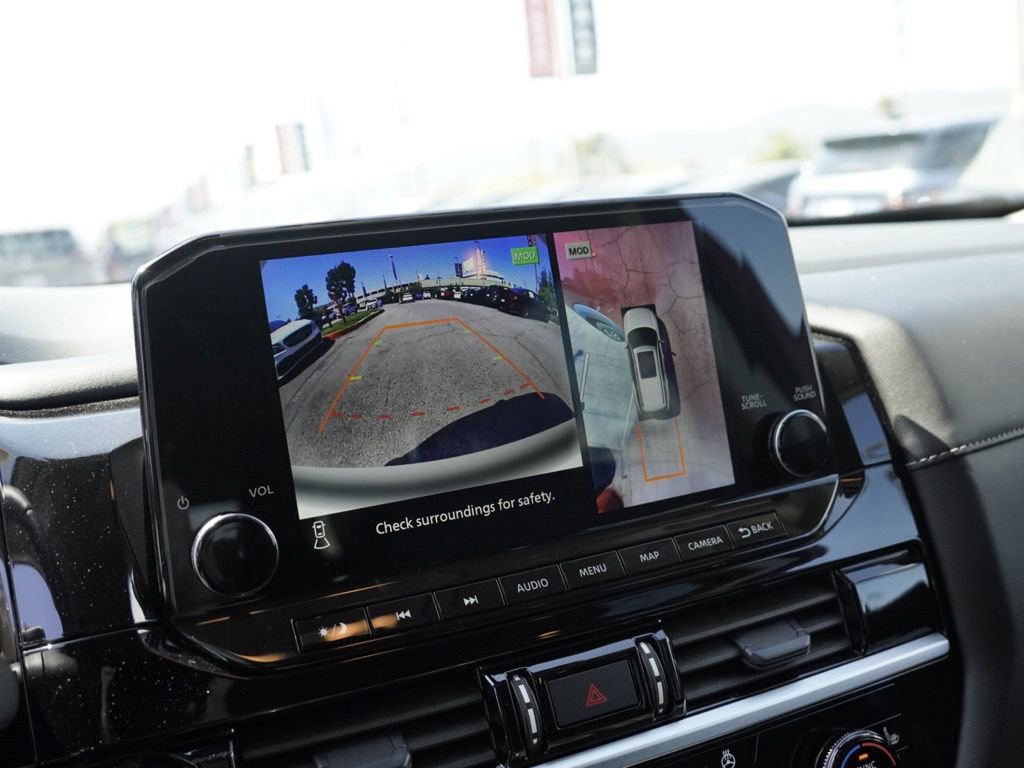 Used 2024 Nissan Pathfinder SL FWD image 11