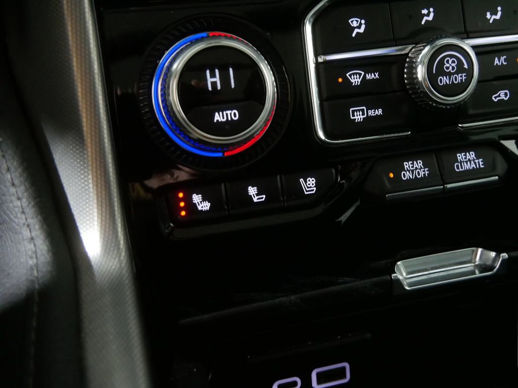 Used 2024 GMC Yukon XL Denali AWD/4WD image 31