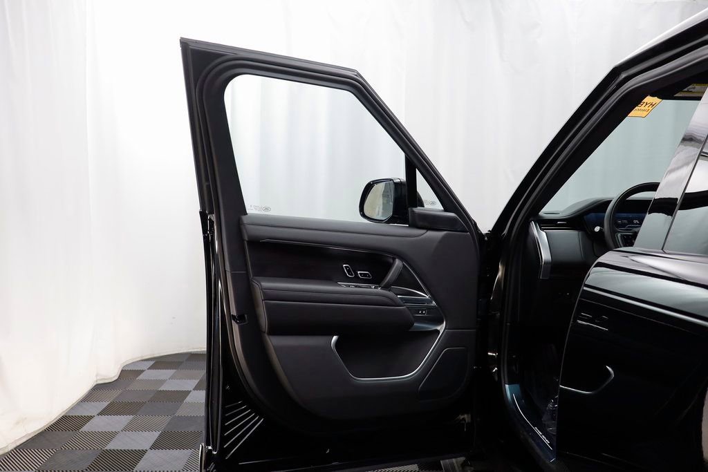 New 2025 Land Rover Range Rover SE AWD/4WD image 8
