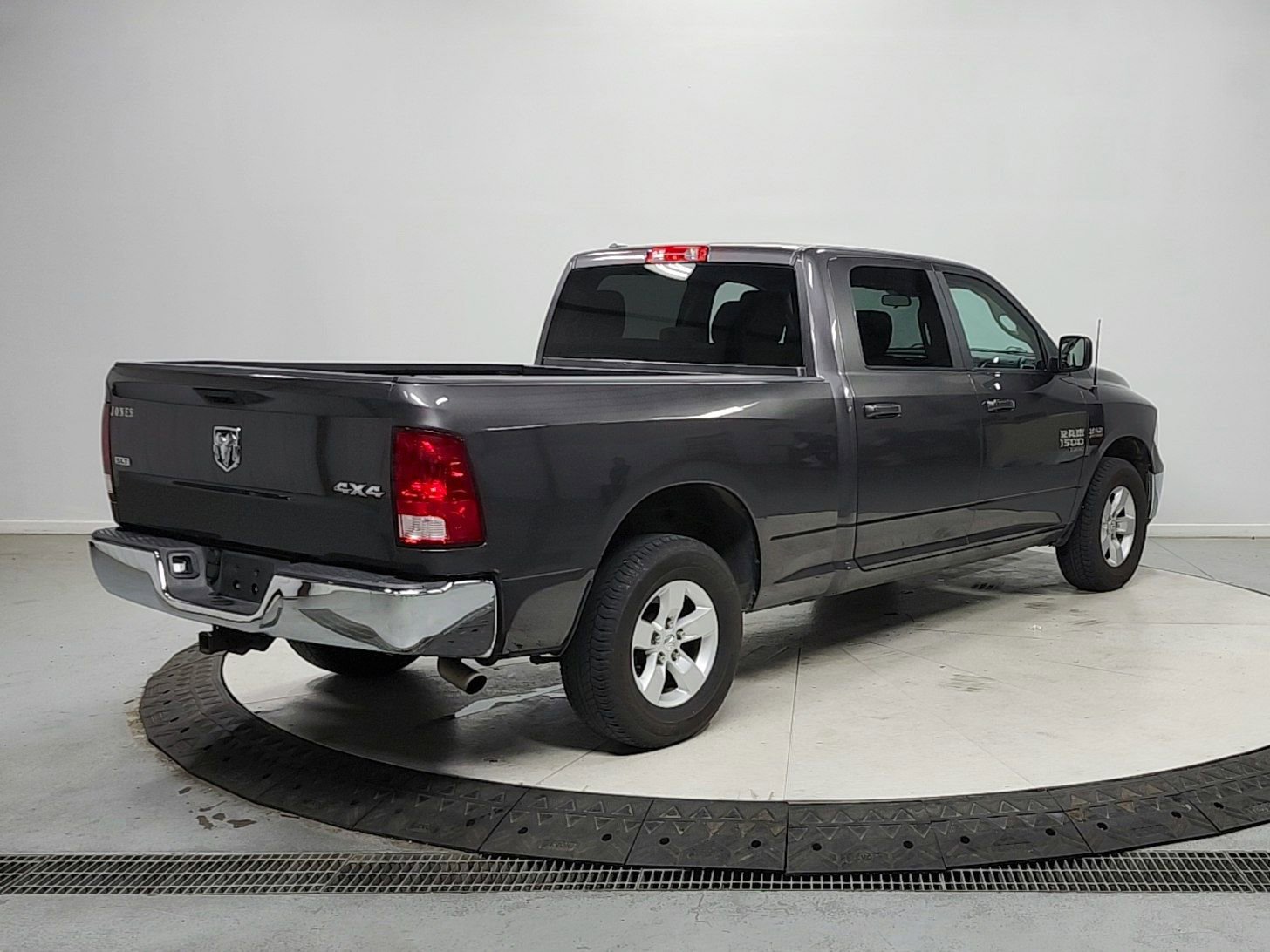 Used 2021 RAM 1500 Classic SLT AWD/4WD image 7