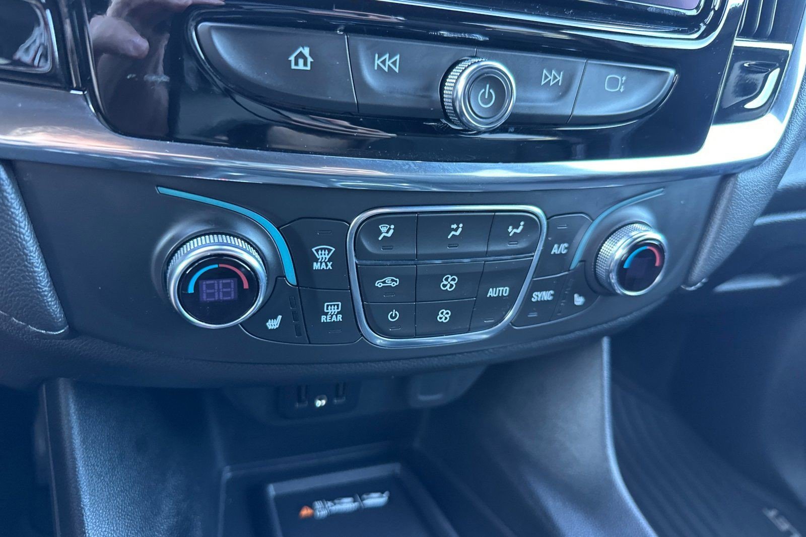 Certified 2023 Chevrolet Traverse LT image 29