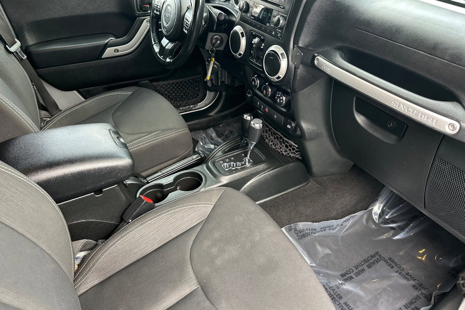 Used 2018 Jeep Wrangler Unlimited Rubicon w/ Connectivity Group AWD/4WD image 17