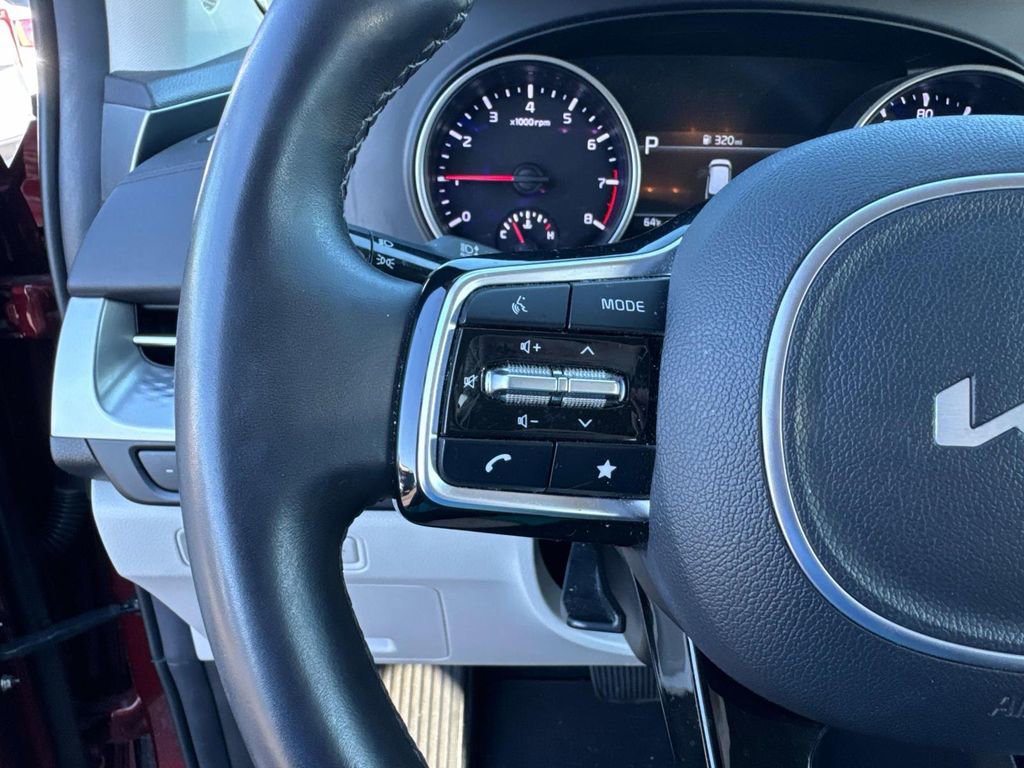 Certified 2024 Kia Carnival LX image 29