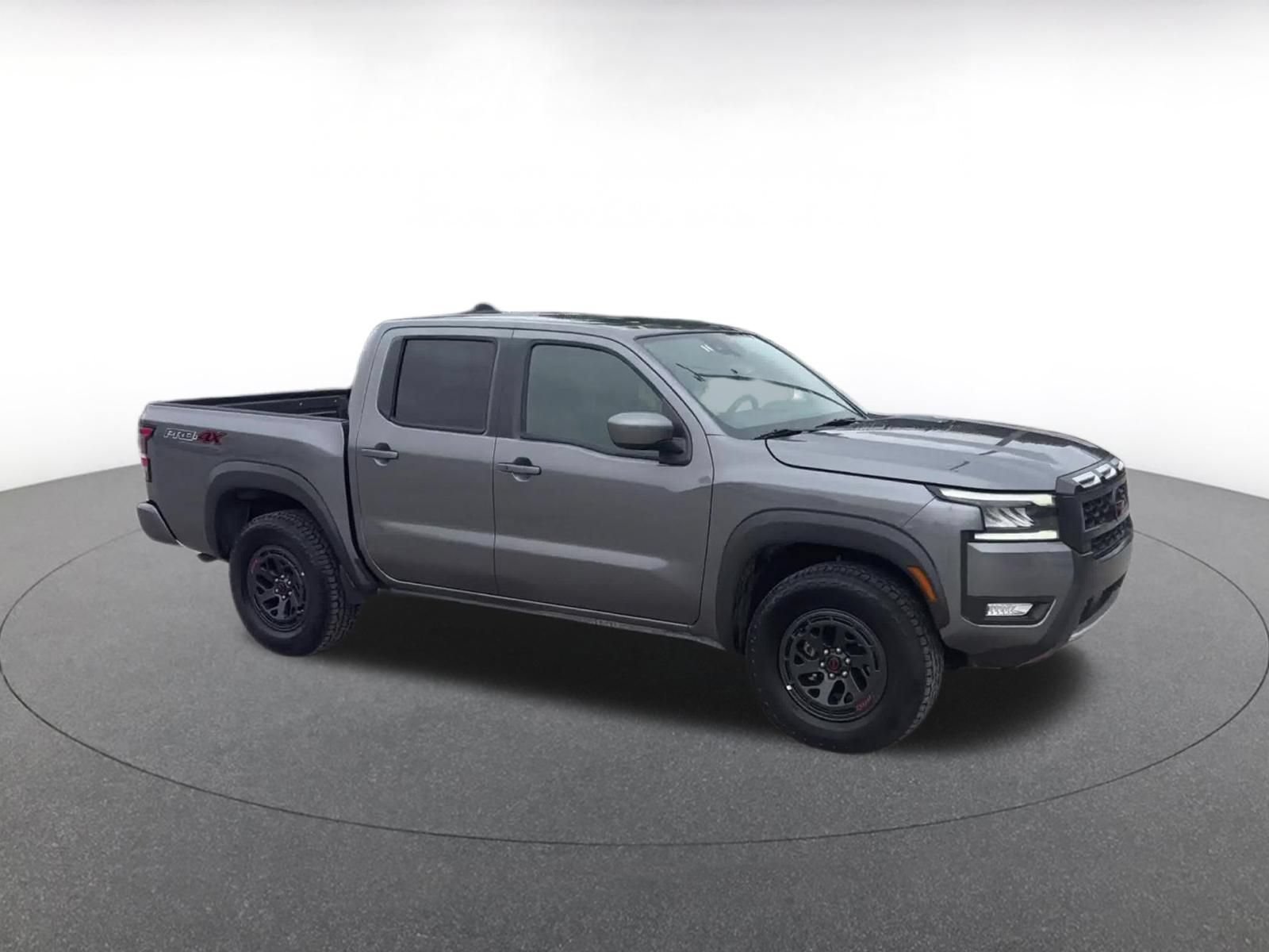 Used 2026 Nissan Frontier PRO-4X AWD/4WD image 2