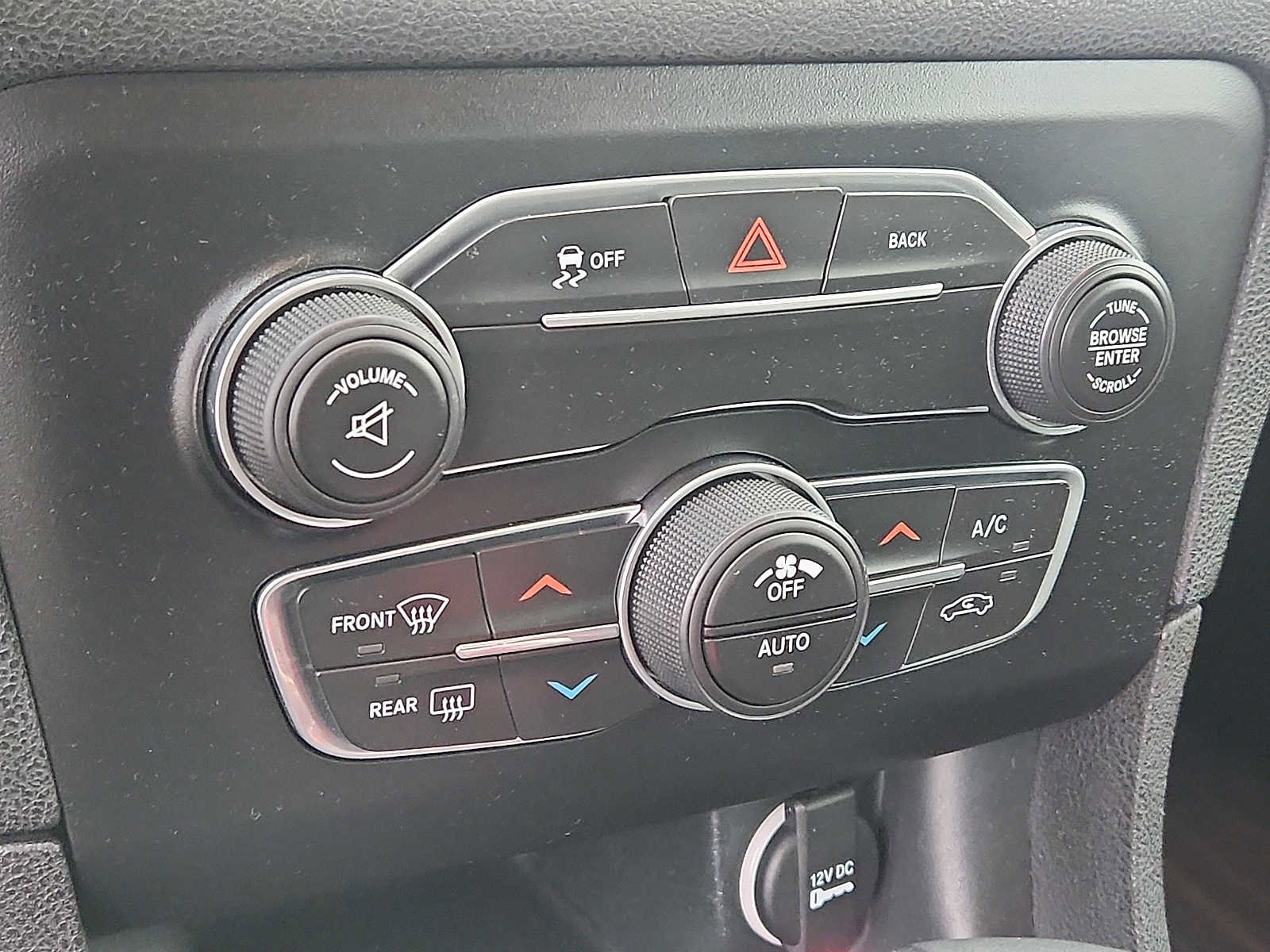 Used 2016 Dodge Charger SXT image 15