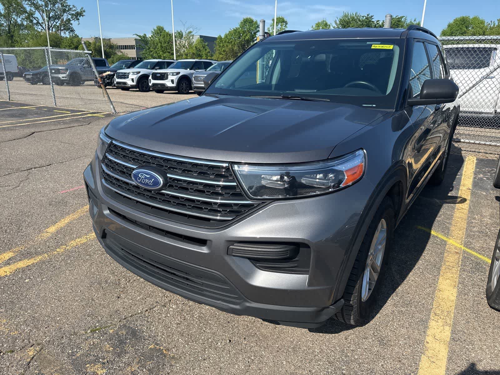 Used 2023 Ford Explorer XLT AWD/4WD image 28