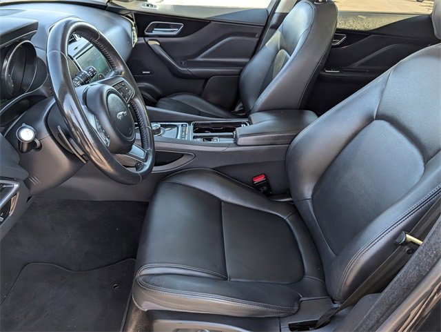 Used 2020 Jaguar F-PACE Premium image 10