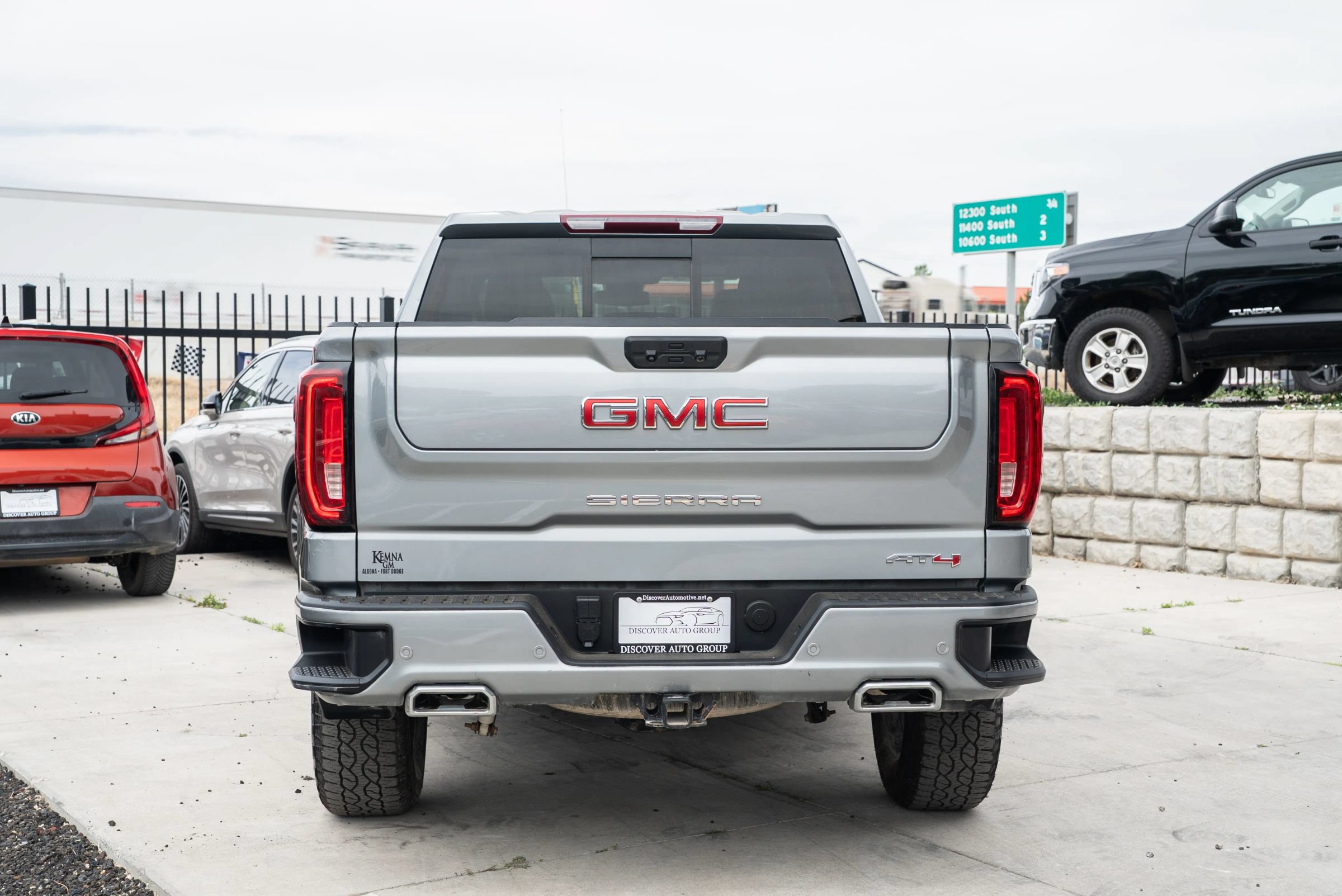 Used 2024 GMC Sierra 1500 AT4 w/ AT4 Premium Package AWD/4WD image 6