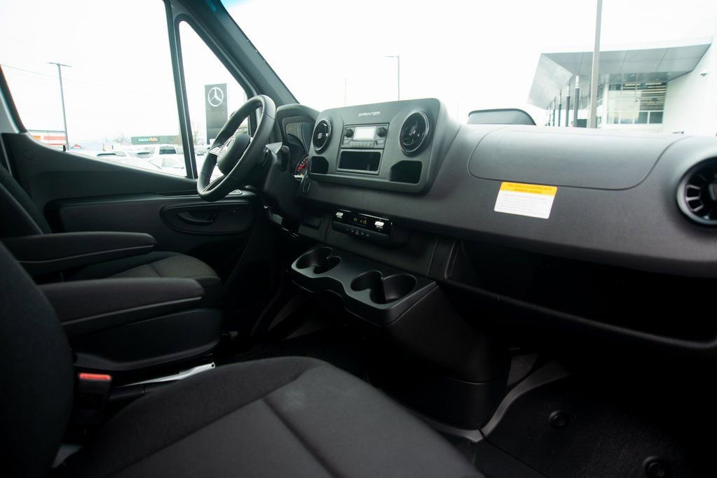 Used 2025 Mercedes-Benz Sprinter 2500 image 28