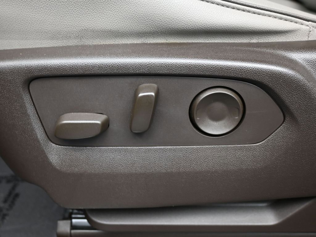 Used 2023 GMC Yukon SLT image 17