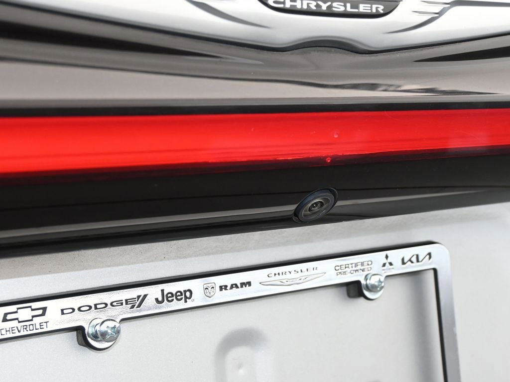 Used 2024 Chrysler Pacifica Select image 39