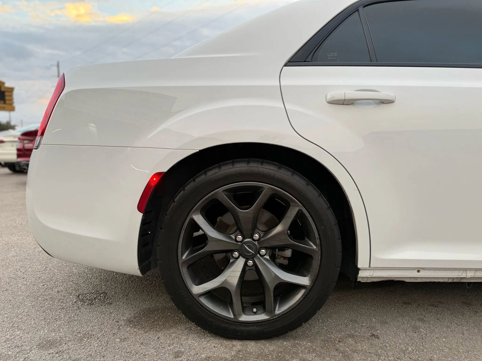 Used 2022 Chrysler 300 Touring w/ Sport Appearance Package RWD image 31