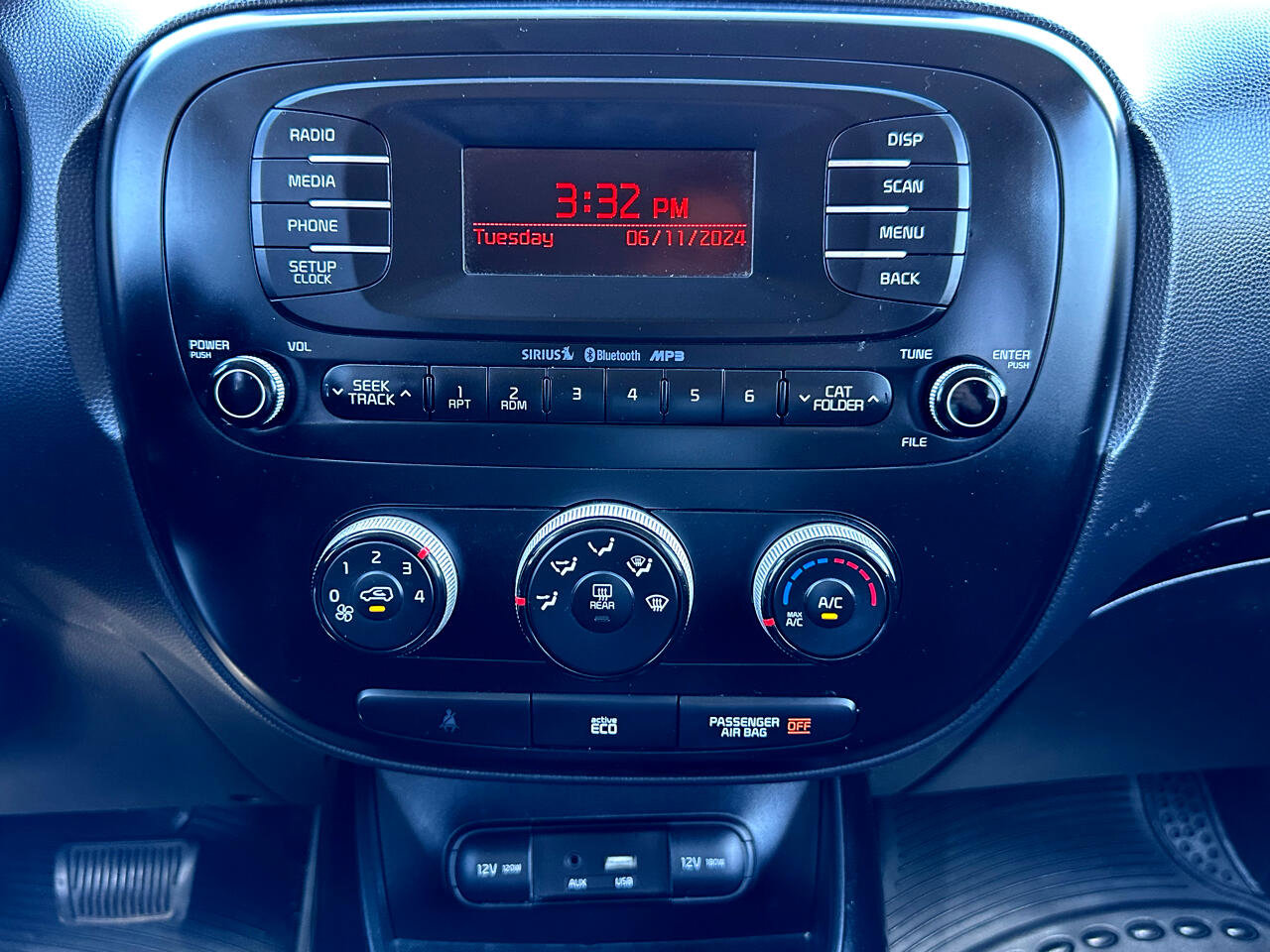 Used 2015 Kia Soul + image 17