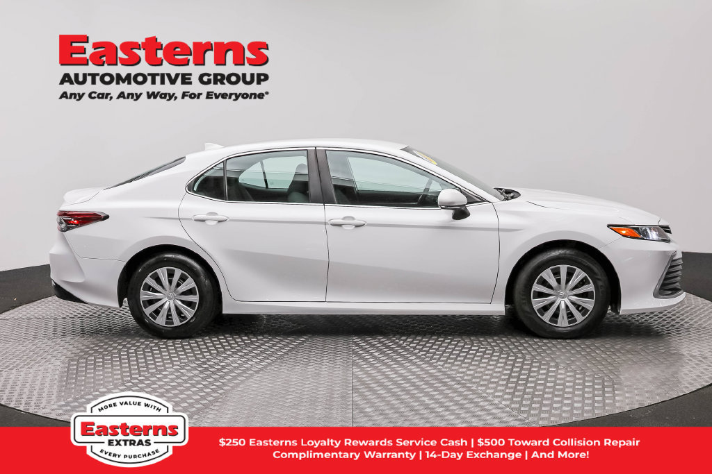 Used 2023 Toyota Camry LE FWD image 5