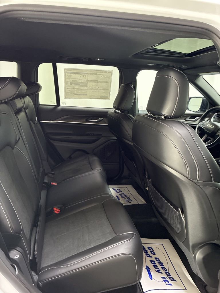 New 2026 Jeep Grand Cherokee Altitude AWD/4WD image 27