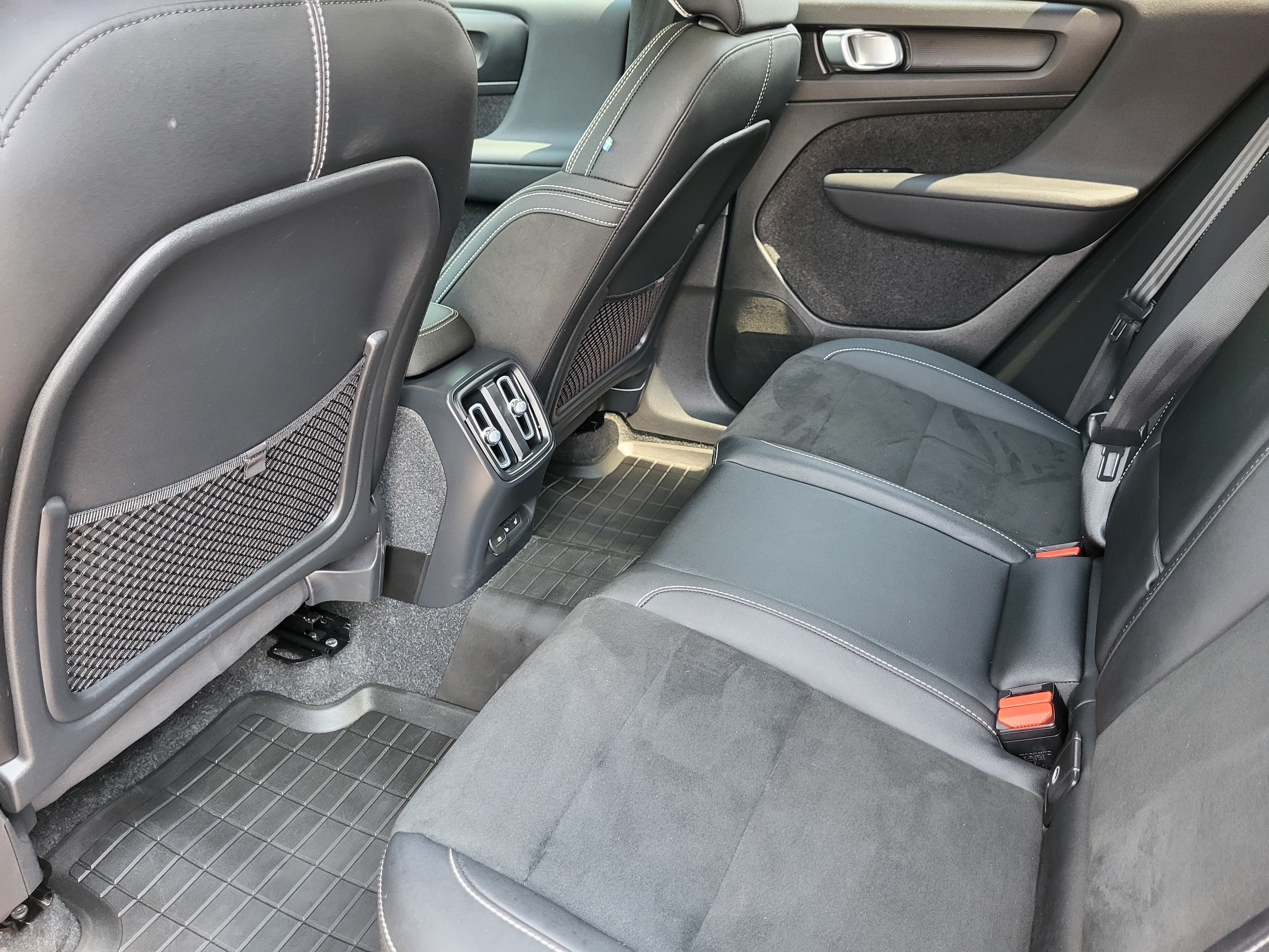 Certified 2023 Volvo XC40 Recharge Ultimate w/ Protection Package Premier AWD/4WD image 24