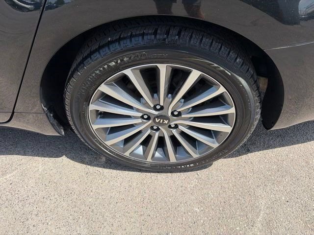 Used 2017 Kia Cadenza Premium w/ Luxury Package FWD image 46