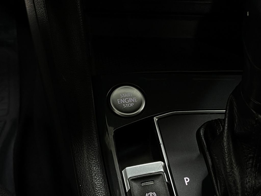 Used 2020 Volkswagen Tiguan SEL image 19