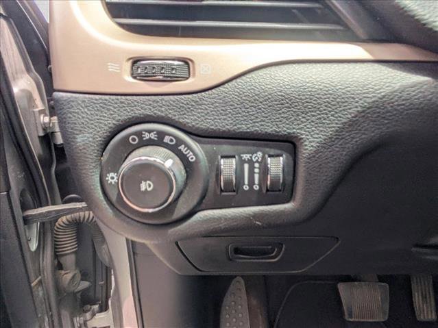 Used 2017 Jeep Cherokee Limited AWD/4WD image 20