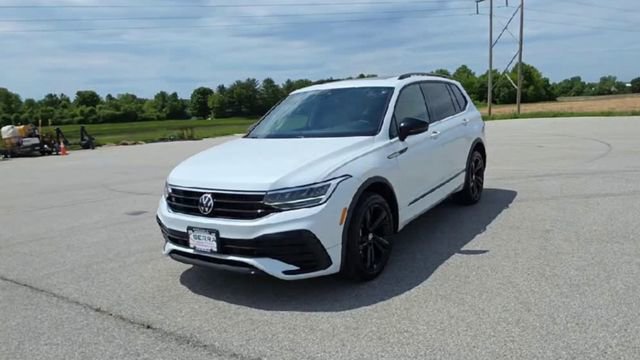 Used 2023 Volkswagen Tiguan SE R-Line FWD image 3