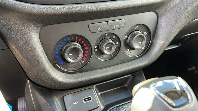 Used 2022 RAM ProMaster City Tradesman w/ Window Group 04 image 16