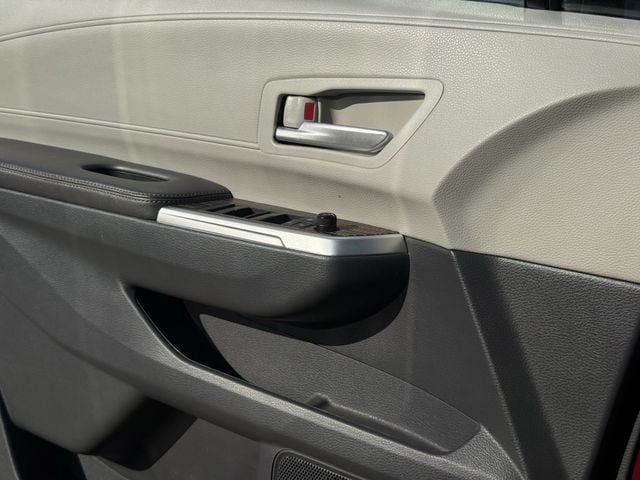Used 2022 Toyota Sienna XLE FWD image 25