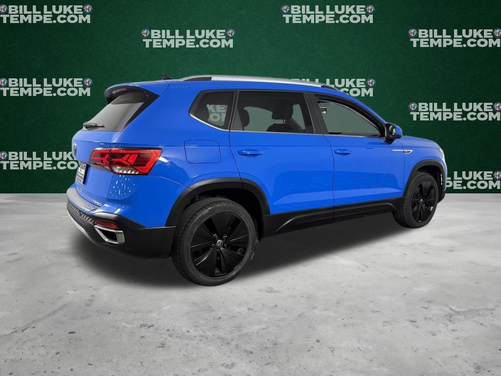 Used 2022 Volkswagen Taos SE w/ Panoramic Sunroof Package FWD image 4