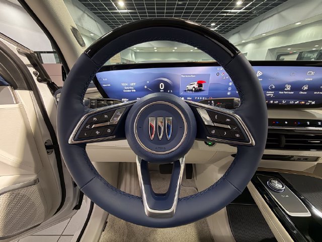 Used 2025 Buick Enclave Avenir w/ Super Cruise Package FWD image 13