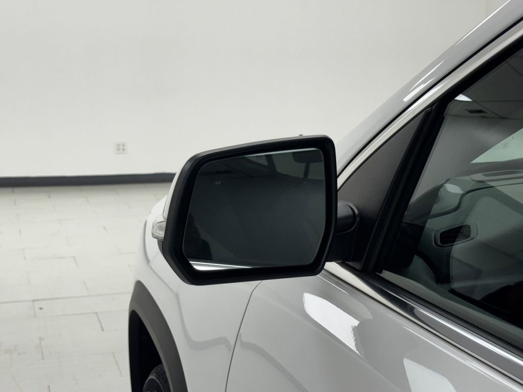 Used 2023 GMC Acadia SLT image 35