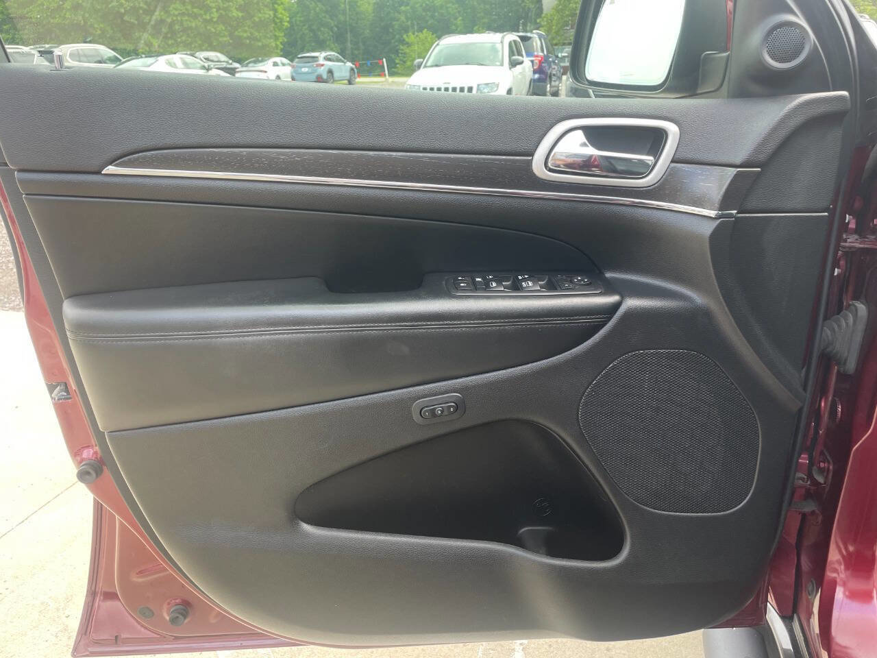 Used 2018 Jeep Grand Cherokee Limited image 31