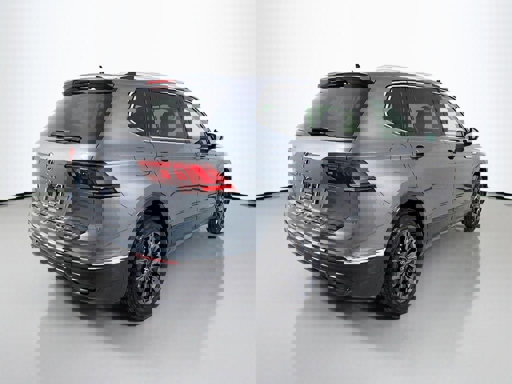 Used 2023 Volkswagen Tiguan SE FWD image 7