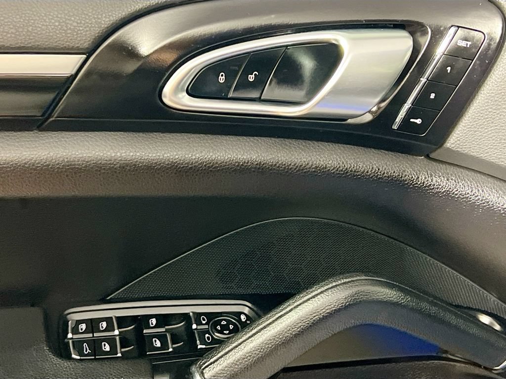 Used 2017 Porsche Cayenne S AWD/4WD image 6