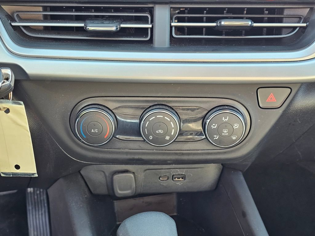 Used 2025 Chevrolet Trax LS image 22