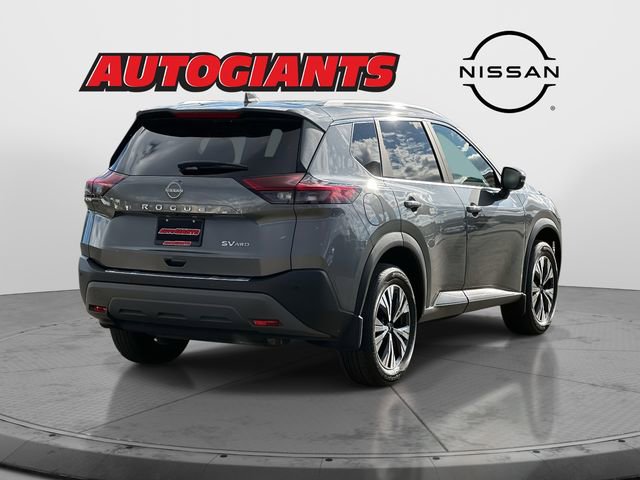 Used 2022 Nissan Rogue SV w/ SV Premium Package image 2