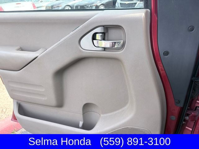 Used 2016 Nissan Frontier SV w/ SV Value Truck Package AWD/4WD image 11
