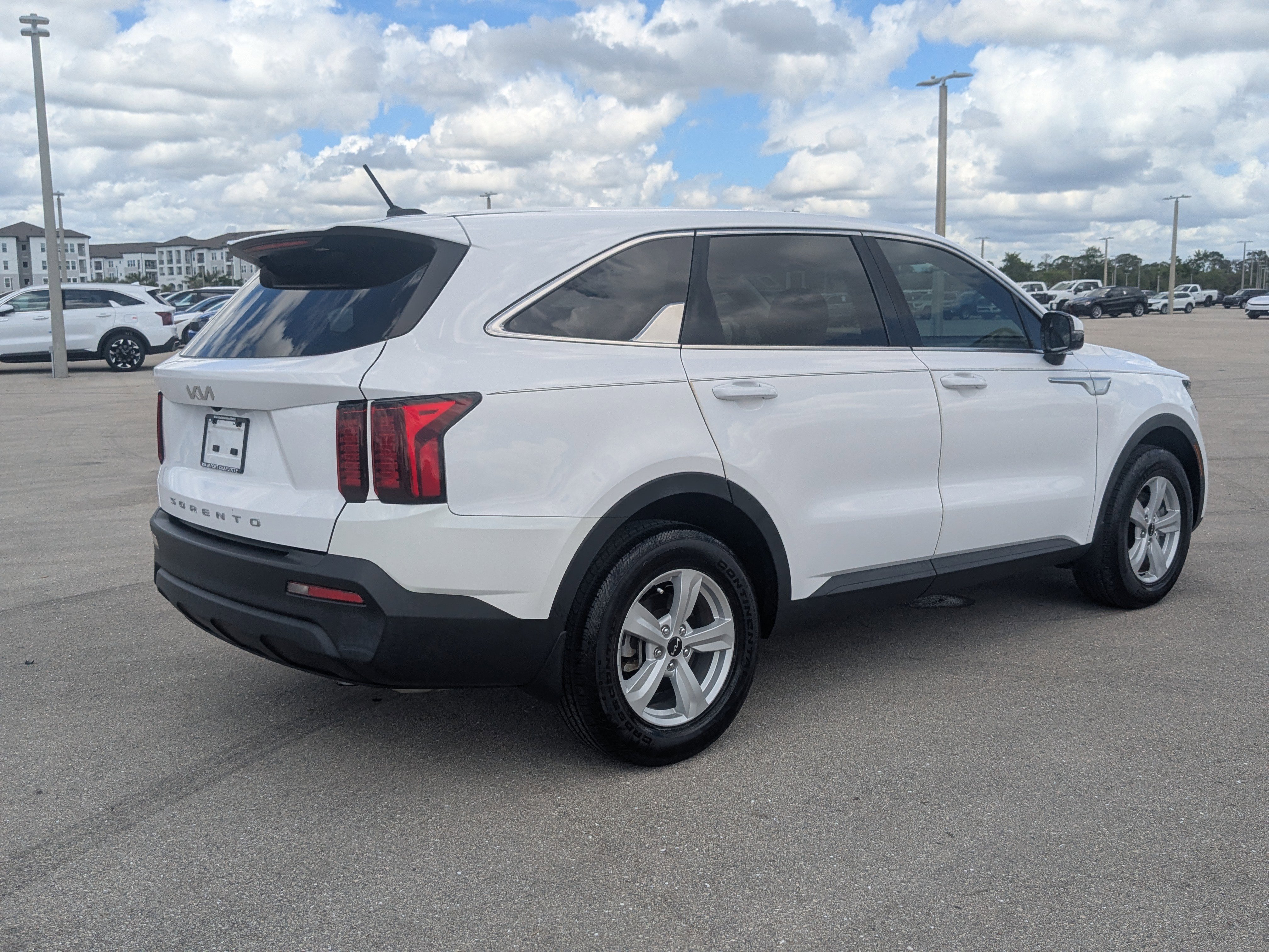 Used 2022 Kia Sorento LX image 5