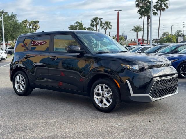 Certified 2025 Kia Soul LX w/ LX Technology Package image 8